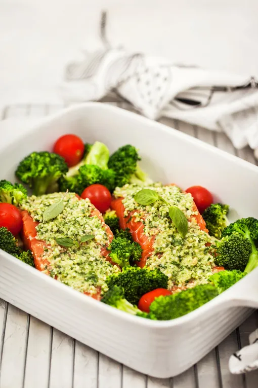 Брокколи с лососем в духовке Брокколи с лососем в духовке