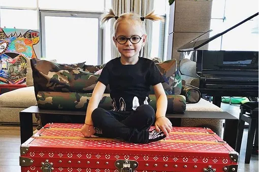 Тимати подарил дочери сундук для игрушек за 68 тысяч долларов Тимати подарил дочери сундук для игрушек за 68 тысяч долларов