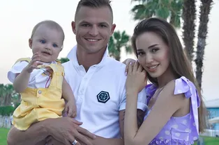 Дмитрий Тарасов надел бусы по просьбе дочери