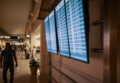 Из-за атаки хакеров пассажиры вынуждены часами ожидать багаж Из-за атаки хакеров пассажиры вынуждены часами ожидать багаж