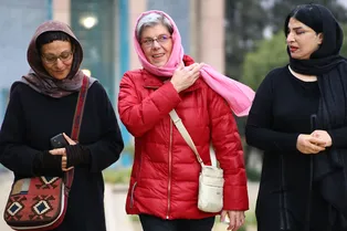 В Иране отменили обязательное ношение хиджаба... Или нет? В Иране отменили обязательное ношение хиджаба... Или нет?