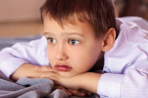 Мама сняла на видео, как ее сын плачет из-за издевательств. Мальчика поддержали знаменитости