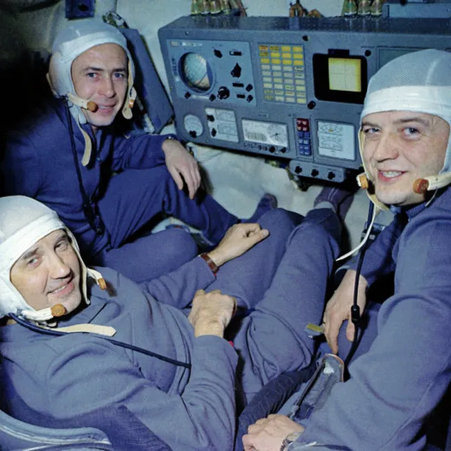 Катастрофа в космосе. Почему корабль приземлился удачно, а космонавты не выжили?