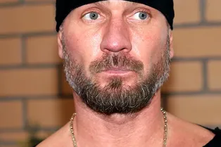 «Я могу бегать. Пусть не так как раньше, но все же бегать»: Роман Костомаров показал, как он передвигается на новых протезах