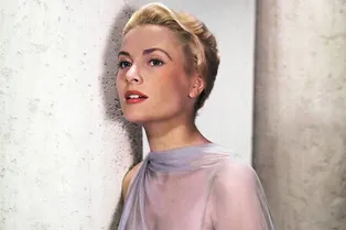 Поразительное сходство: как выглядит новый памятник княгини Монако Грейс Келли и почему его установили в Ирландии