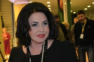 «Отказалась от семьи»: племянница, которую не признаёт Надежда Бабкина, обвинила певицу в зависти