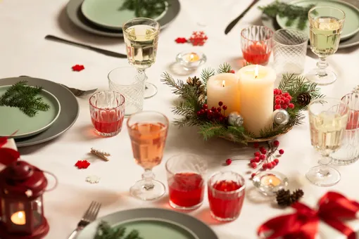 как накрыть новогодний стол 2025