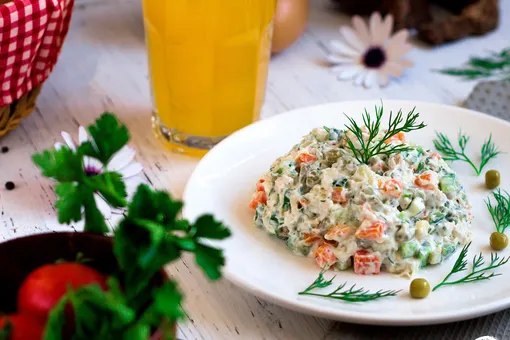Как сделать салат оливье ещё вкуснее: три хитрости опытных кулинаров Как сделать салат оливье ещё вкуснее: три хитрости опытных кулинаров