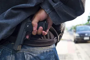 Защищая своих детей, американка случайно предотвратила теракт в школе