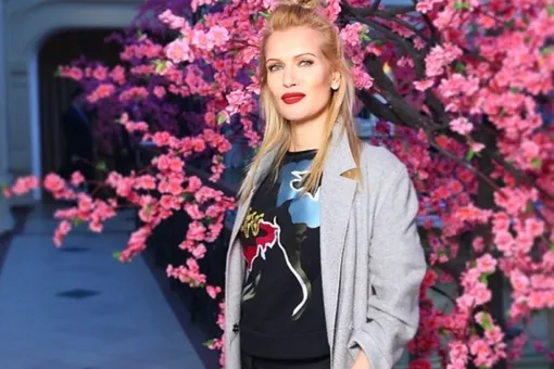 43-летняя Олеся Судзиловская продемонстрировала безупречную фигуру в облегающем комбинезоне 43-летняя Олеся Судзиловская продемонстрировала безупречную фигуру в облегающем комбинезоне