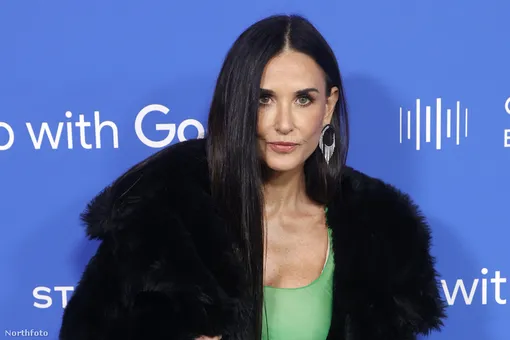 «Ты молод настолько, насколько чувствуешь себя»: 60-летняя Деми Мур показала фигуру в бикини