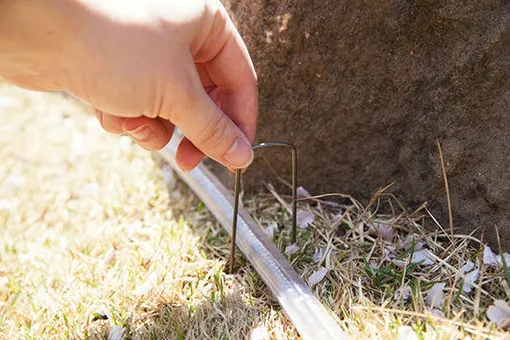 Как оформить подсветку на дачном участке без столбов и больших расходов: идеи с фото