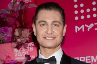 Давид Манукян сделал фото в одних трусах, показав идеальный пресс