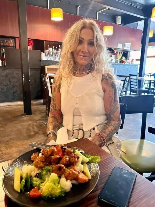 Лоррейн Кассар Лоррейн Кассар