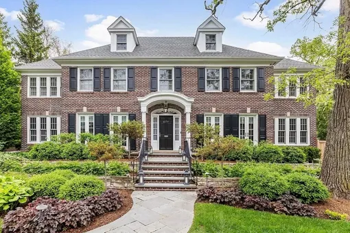 Пять спален и шесть ванных: знаменитый особняк из культового фильма «Один дома» выставлен на продажу