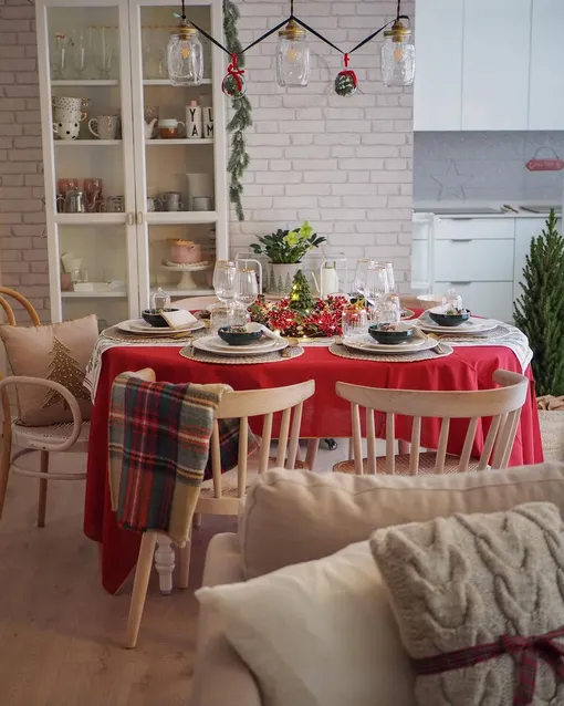 Веточки падуба для новогоднего декора 2026