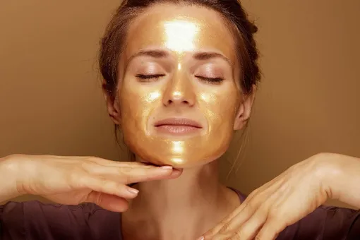 Клеопатра была бы довольна: как работает золото в косметике