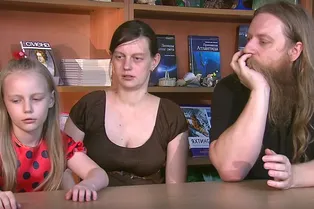 Как живёт семья Алисы Тепляковой после рождения восьмого ребёнка в однушке