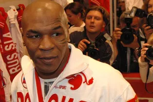 Пассажира, избитого Майком Тайсоном в самолёте, доставили в больницу