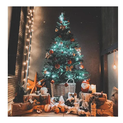 елка на балконе елка на балконе