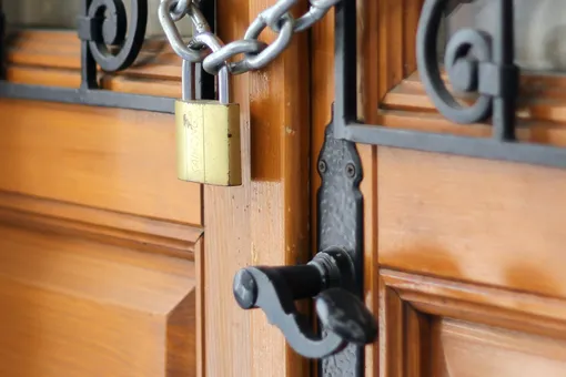 «Истощён, нет зубов»: женщина держала сына взаперти 28 лет. Его нашли случайно «Истощён, нет зубов»: женщина держала сына взаперти 28 лет. Его нашли случайно