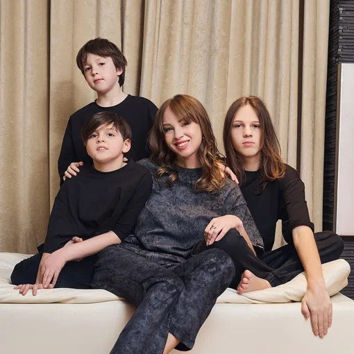 Полина Диброва с сыновьями