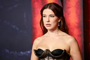 «Я плакала каждый день»: Милли Бобби Браун ответила на обвинения в ботоксе и филлерах «Я плакала каждый день»: Милли Бобби Браун ответила на обвинения в ботоксе и филлерах