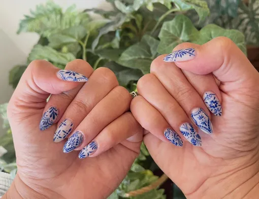 Фарфоровая нежность Маникюр на 8 марта 2026