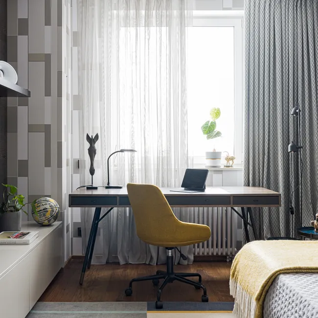 Квартира в экостиле, где одну из спален превратили в гардеробную