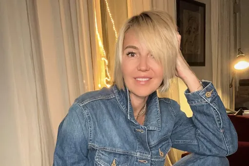 Юлия Бордовских поздравила маму с 80-летием, опубликовав парное фото в шортах Юлия Бордовских поздравила маму с 80-летием, опубликовав парное фото в шортах