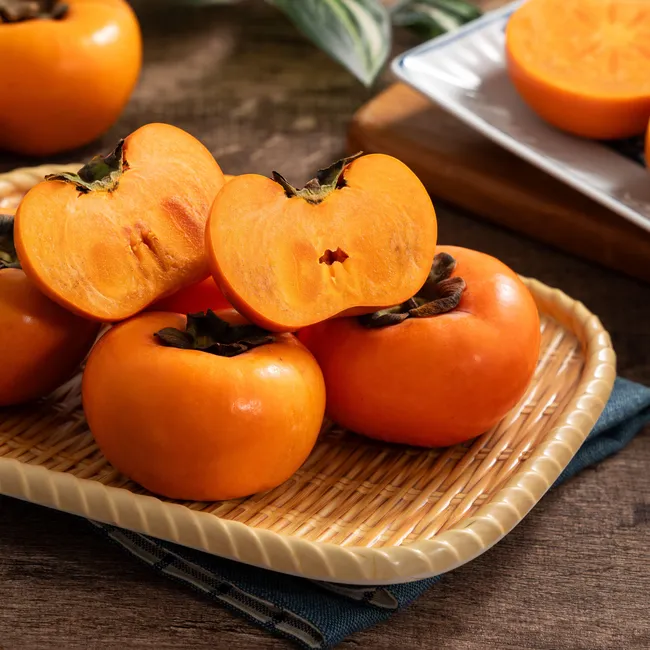 Иначе тяжесть в животе гарантирована: с какими продуктами нельзя сочетать хурму