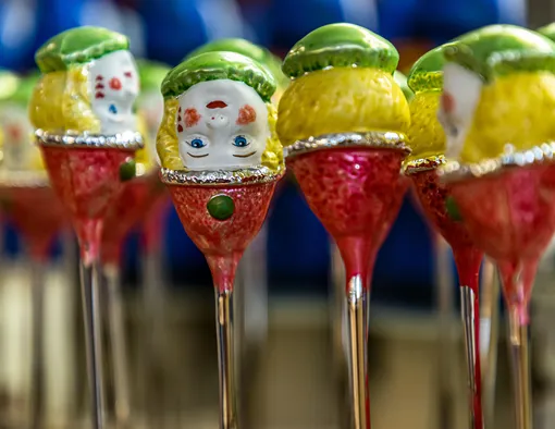 10 способов использования старых газет в быту