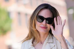 Перешла на светлую сторону: Анджелина Джоли в total white Перешла на светлую сторону: Анджелина Джоли в total white