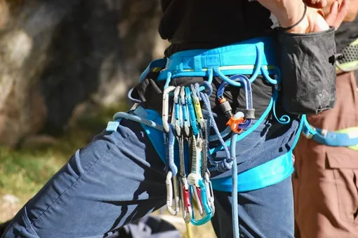 Ни костра, ни обрывков одежды: застрявший на маршруте в Красной поляне гид, предварительно, погиб Ни костра, ни обрывков одежды: застрявший на маршруте в Красной поляне гид, предварительно, погиб