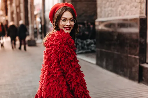 модное красное пальто осень-зима 23/24