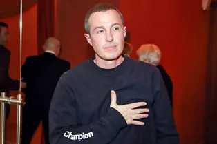 Игорь Верник переоделся в женщину и пытался найти «дамскую комнату»