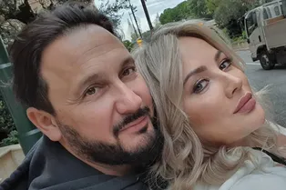 «Мамина радость»: жена Стаса Михайлова выложила редкое совместное фото четверых детей