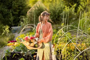 А вы знали? 5 привычных нам садовых цветов, которым точно не обойтись без опоры