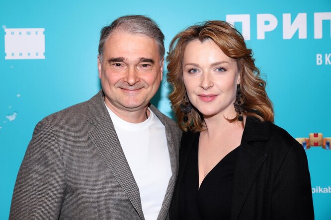 Достарым екеуміз мас әйелімді жаттықтырдық.