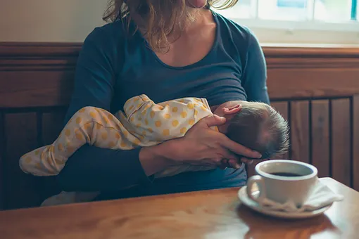 «Их не любили в детстве» Почему взрослым людям больно смотреть на кормящую мать «Их не любили в детстве» Почему взрослым людям больно смотреть на кормящую мать