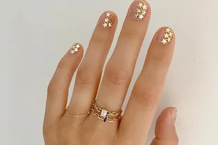 Стразы на ногтях — главный весенний тренд маникюра
