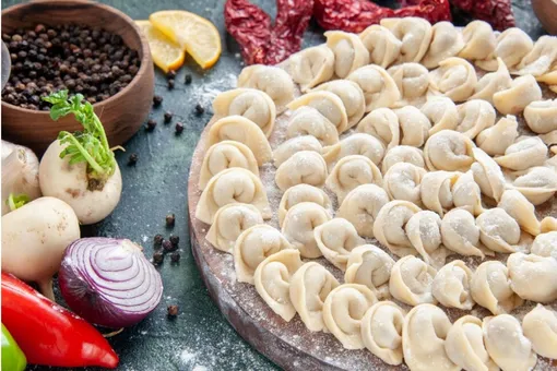 Лепят пельмени сами только 4% россиян