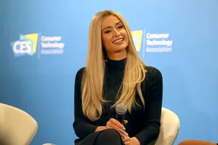 Редкие фотографии подросшего сына Пэрис Хилтон: молодая мама показала лицо ребенка Редкие фотографии подросшего сына Пэрис Хилтон: молодая мама показала лицо ребенка