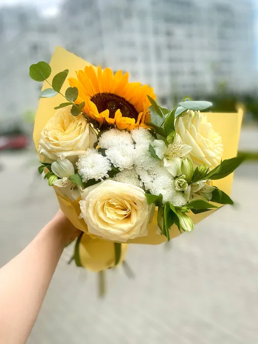 букет с подсолнухом