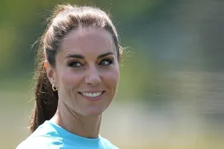 В отличной форме: Кейт Миддлтон продемонстрировала накачанные руки во время игры в регби