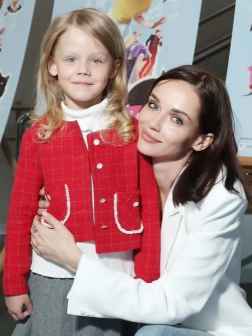 Софья Синицына и Миа Табакова