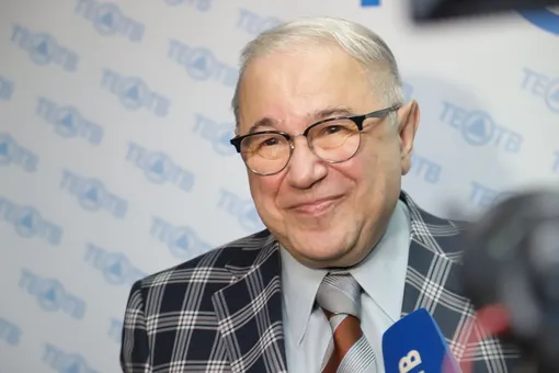 «Моднявый такой!» Евгений Петросян с молодой женой отдыхает в Сочи