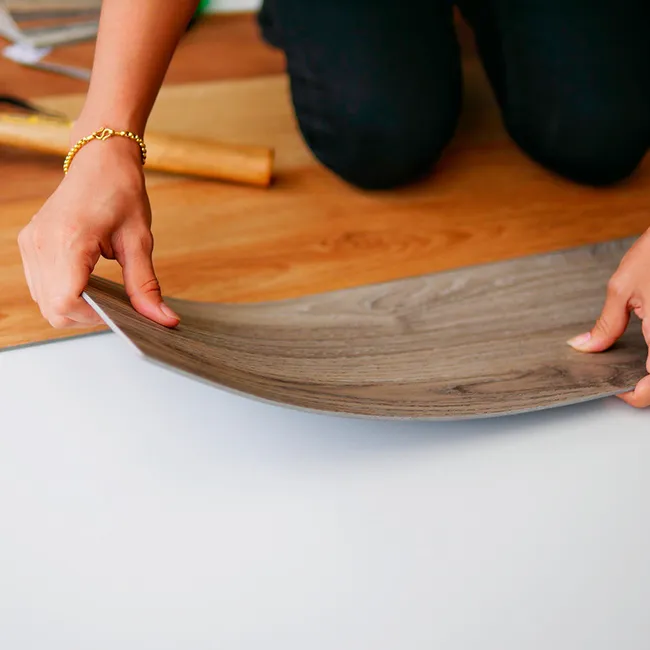 Забудьте про линолеум: всё, что нужно знать про виниловую плитку весной 2026 года