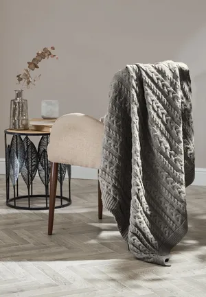 Вязаный плед на кровать, на кресло