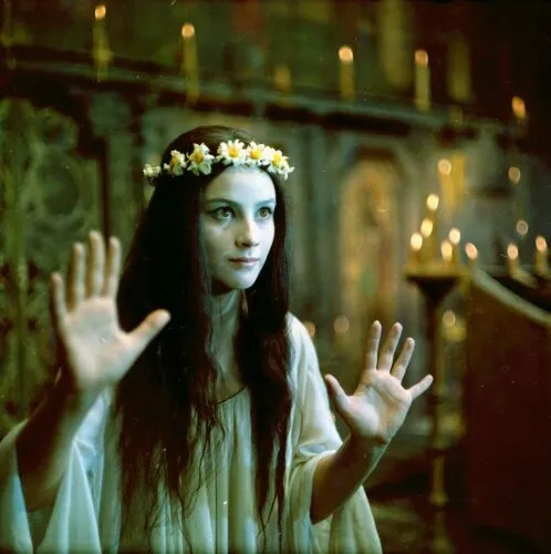 Наталья Варлей в роли Панночки в фильме «Вий» Наталья Варлей в роли Панночки в фильме «Вий»